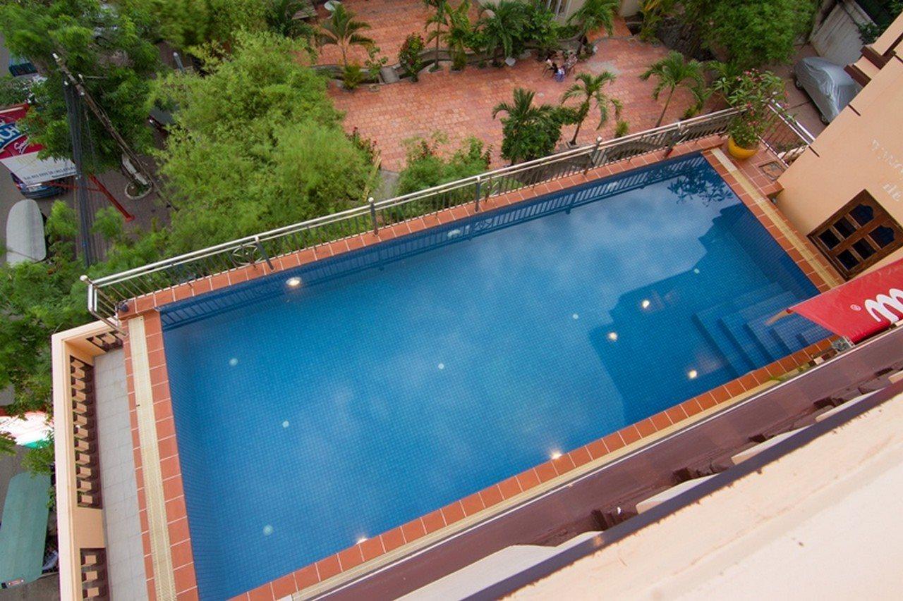 G Eleven Hotel Phnom Penh Exterior photo