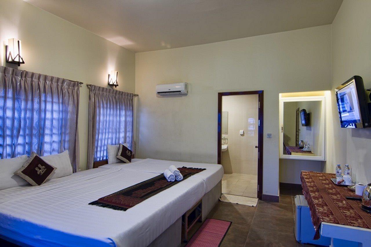 G Eleven Hotel Phnom Penh Exterior photo